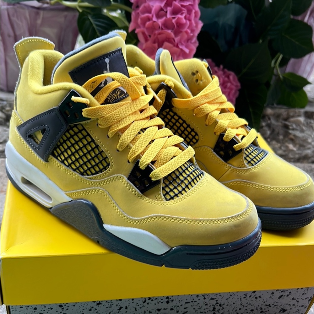 Nike Air Jordan Retro 4 (GS) size 5